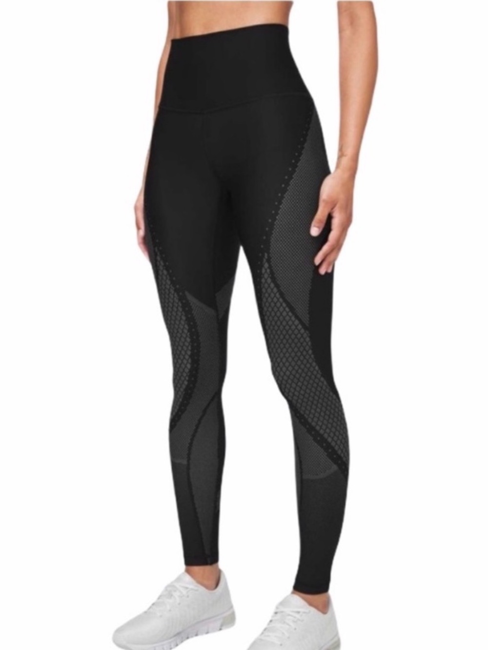 Lululemon Mapped Out Tight size 8 black seamless